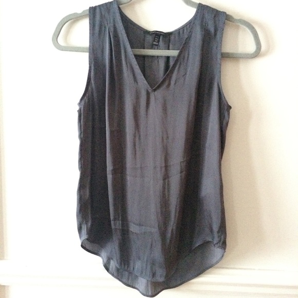 Banana Republic Tops - ⚡️2/$20⚡️BR Satin top EUC Banana Republic Tops - ⚡️2/$20⚡️BR Satin top EUC